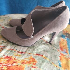 Apostrophe Suede Taupe Heels